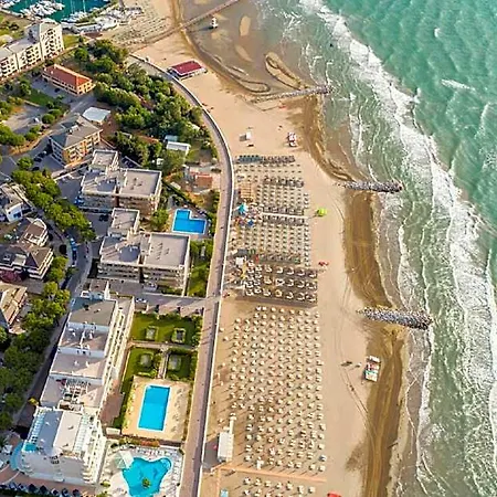 Private Paradise - Exclusive With Stunning Outdoor Pool